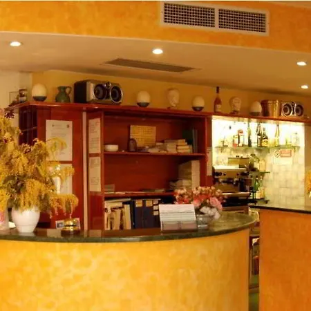 Baia Blu فندق ألاسيو