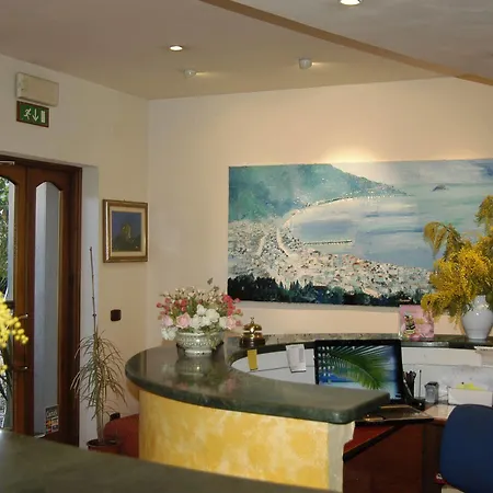 Baia Blu فندق ألاسيو